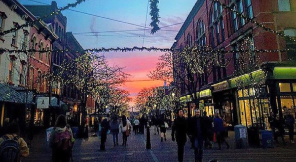 At Christmastime, This Vermont Town Has The Most Enchanting Main Street In The Country