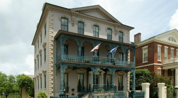 The Oldest Hotel In South Carolina Is Also One Of The Most Haunted Places You’ll Ever Sleep
