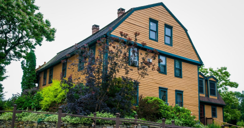 This 265-Year-Old Inn Is One Of The Most Haunted Places In Connecticut... And You Can Spend The Night