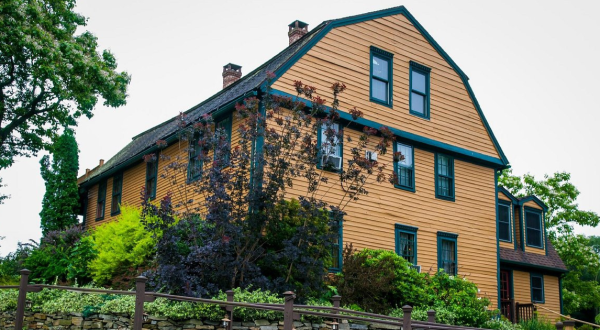This 265-Year-Old Inn Is One Of The Most Haunted Places In Connecticut… And You Can Spend The Night