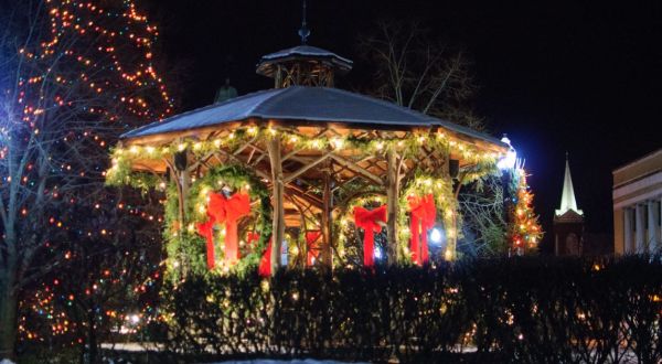 The Most Enchanting Christmastime Main Street In The Country Is Chagrin Falls In Ohio