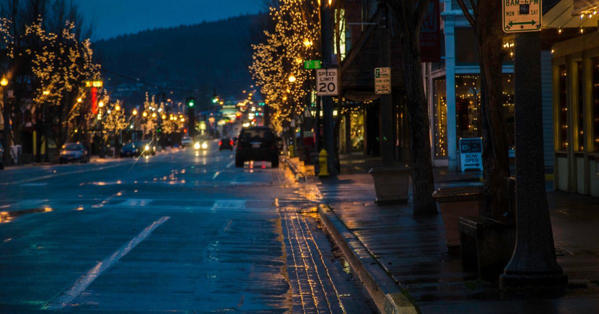 Here Are The 9 Most Enchanting, Magical Christmas Towns In Washington