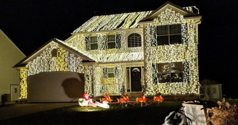 This Ohio Home With 25,000 Christmas Lights Would Make Clark Griswold Proud