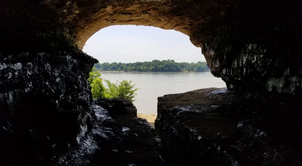 Explore Inside A Cave, Then Dine At A Rocky Restaurant All At This Underrated Illinois State Park