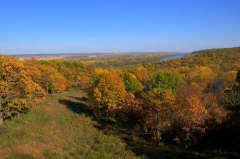This Nebraska State Park Leads To The Most Stunning Fall Foliage You've Ever Seen