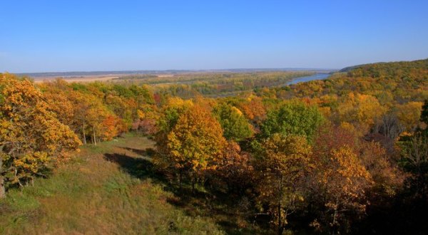 This Nebraska State Park Leads To The Most Stunning Fall Foliage You’ve Ever Seen