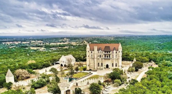 The Stunning Building In Burnet, Texas That Looks Just Like Hogwarts
