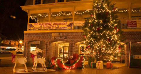 Christmas In This Georgia Town Looks Like Something From A Hallmark Movie