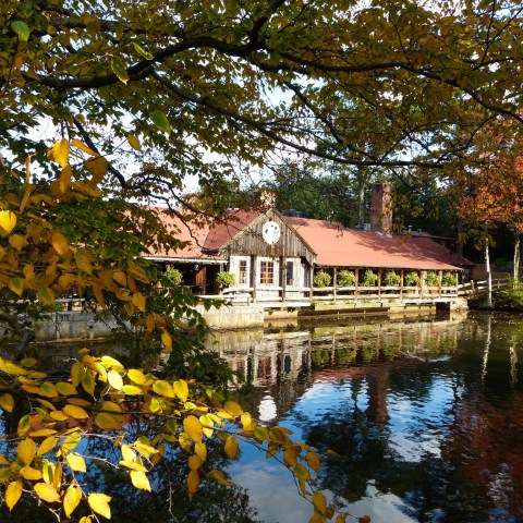 You'll Love Visiting The 1761 Old Mill, A Massachusetts Restaurant Loaded With Local History