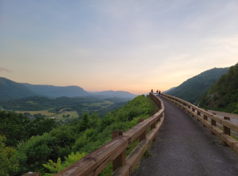 There's A Little-Known Nature Overlook Just Waiting For Virginia Explorers