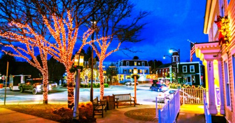 8 Picture Perfect Christmas Towns In Vermont Where The Grinch Doesn't Stand A Chance