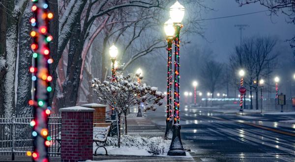 This Tiny Indiana Town Is The Grandest Winter Wonderland You’ll Ever Visit