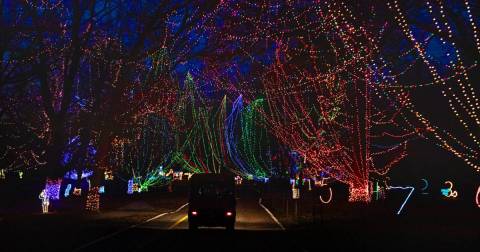 The Winter Wonderland Christmas Lights Trail In Missouri Is Positively Enchanting