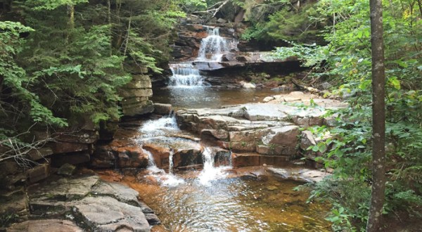 The Half-Mile Bemis Brook Trail In New Hampshire Is Full Of Jaw-Dropping Natural Pools