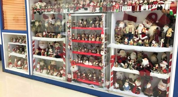 It’s Bizarre To Think That Arkansas Is Home To The World’s Largest Collection Of Santa Claus, But It’s True