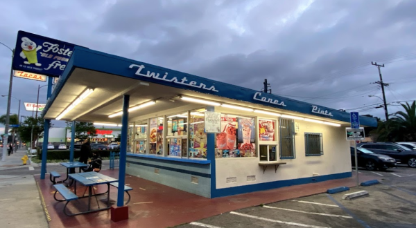 The Oldest Operating Fosters Freeze In Southern California Has Been Serving Mouthwatering Burgers And Ice Cream For Over 75 Years