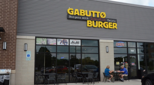 Order A 6.5-Pound Burger At This Roadside Stop In Illinois