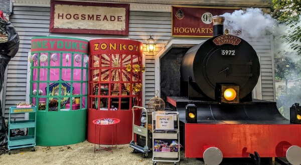 The Magical Harry Potter House In Maryland That Gets Decked Out For Halloween