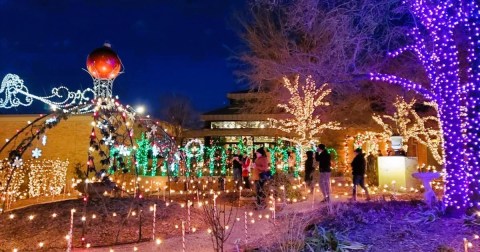 Walk Through Over 300,000 Christmas Lights At The Amarillo Botanical Gardens In Texas
