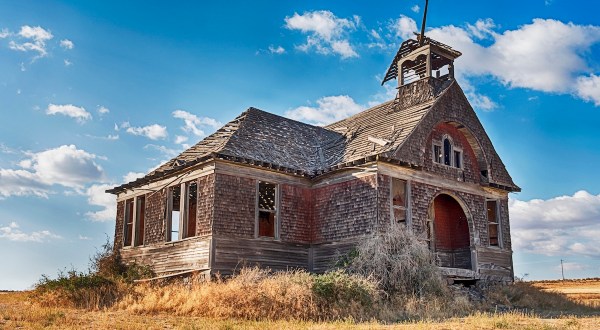 It Doesn’t Get Much Creepier Than This Abandoned Schoolhouse Hidden In Washington
