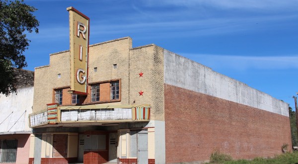 It Doesn’t Get Much Creepier Than This Abandoned Theater Hidden in Texas