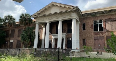 It Doesn't Get Much Creepier Than This Abandoned School Hidden in Florida