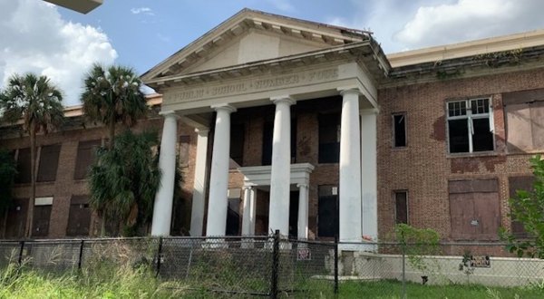 It Doesn’t Get Much Creepier Than This Abandoned School Hidden in Florida