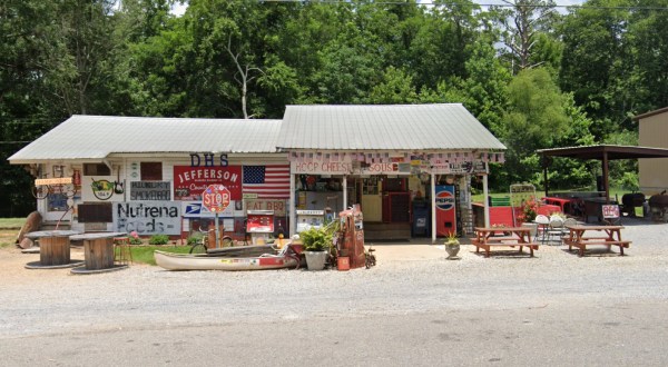 A Trip To One Of The Oldest Grocery Stores In Alabama Is Like Stepping Back In Time