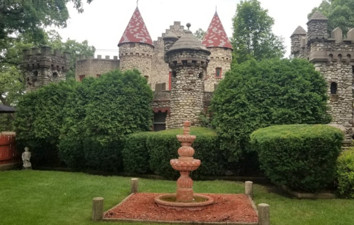 Bettendorf Castle looks like Hogwarts in Illinois