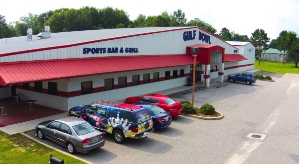 Gulf Bowl Is A One-Of-A-Kind Entertainment Center In Alabama And Is Insanely Fun