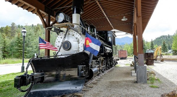 There’s A Little-Known, Fascinating Train Park In Colorado And You’ll Want To Visit