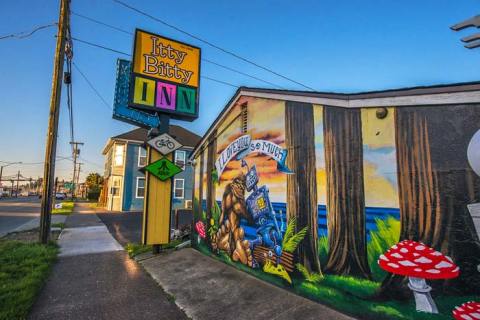 There's A Themed Motel In The Middle Of This Oregon Peninsula You'll Absolutely Love