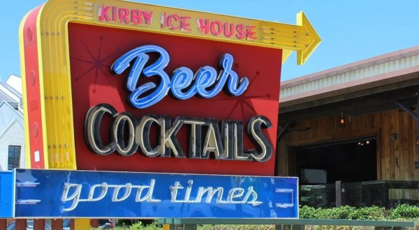 Texas’ Longest Bar Offers 141 Feet Of Good Times And Even Better Drinks
