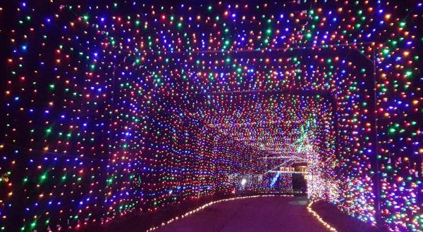 This Larger-Than-Life Drive-By Christmas Lights Display In Missouri Will Make Your Holiday Season Magical