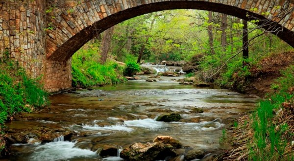 The Oklahoma Recreation Area Where You Can Hike Across Multiple Bridges Is A Grand Adventure