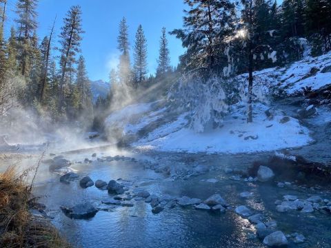 There’s A Hot Spring Hiding In Idaho That’s Too Beautiful For Words