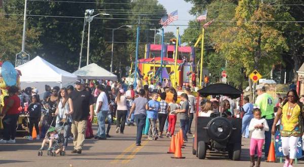 Every Fall, This Tiny Town In Tennessee Holds An Annual Family Friendly Fall Fest