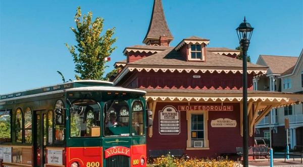 4 Charming Small Towns In New Hampshire With Historic Trolley Tours