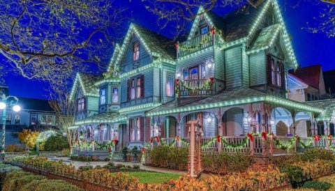 The Magnificent Vacation Rental In New Jersey That Gets Decked Out For The Holidays
