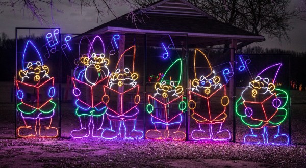 Marvel At Christmas Lights Then Stay In A Christmas-Themed Hotel For A Holly Jolly Missouri Adventure