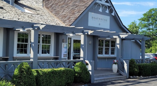 The Hidden Gem Seafood Spot In Michigan, The Boathouse, Has Out-Of-This-World Food