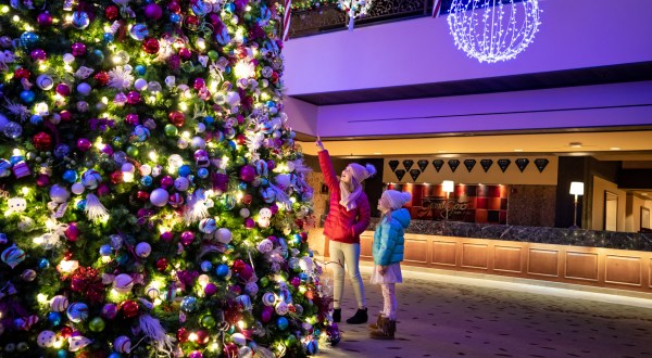 Ride A Christmas Trolley, Then Stay In A Christmas-Themed Hotel For A Holly Jolly Wisconsin Adventure