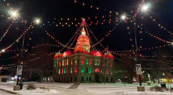 The Charming Small Town In Nebraska Where You Can Still Experience An Old-Fashioned Christmas