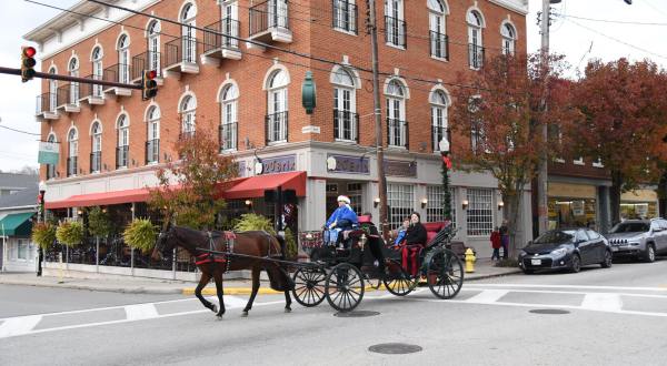 The Charming Small Town In Ohio Where You Can Still Experience An Old-Fashioned Christmas