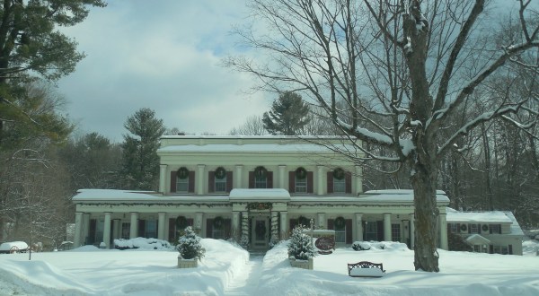 This Vermont Christmas Town Is Straight Out Of A Norman Rockwell Painting
