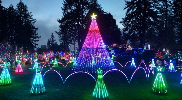 Walk Through A Winter Wonderland Of Lights This Holiday Season At Nature’s Coastal Holiday in Brookings In Oregon