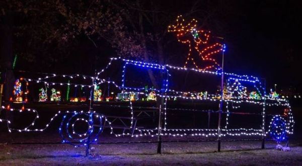 The Jolly Holiday Lights Is One Of Iowa’s Biggest, Brightest, And Most Dazzling Drive-Thru Light Displays