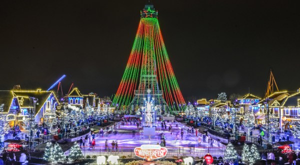 Delight In A 314-Foot Christmas Tree During This Epic Holiday Festival At A Beloved Ohio Amusement Park