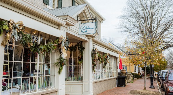 This Virginia Christmas Town Is Straight Out Of A Norman Rockwell Painting