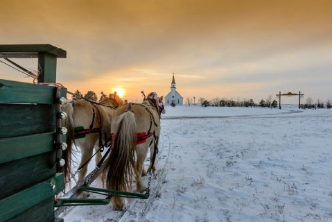 This South Dakota Christmas Town Is Straight Out Of A Norman Rockwell Painting